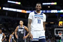 三亿娱乐 -NBA季后赛国际比赛日再迎强敌；法兰克福防线松动；主帅态度：更衣室稳定；轮换策略成焦点的简单介绍