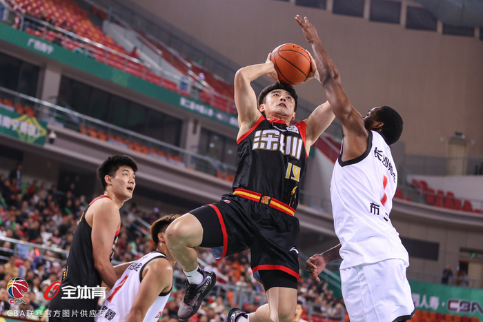 今晨深圳男篮备战CBA常规赛,完成体检细节曝光,媒体盛赞,球队文化再被提及的简单介绍 今晨深圳男篮备战CBA常规赛,完成体检细节曝光,媒体盛赞,球队文化再被提及的简单介绍